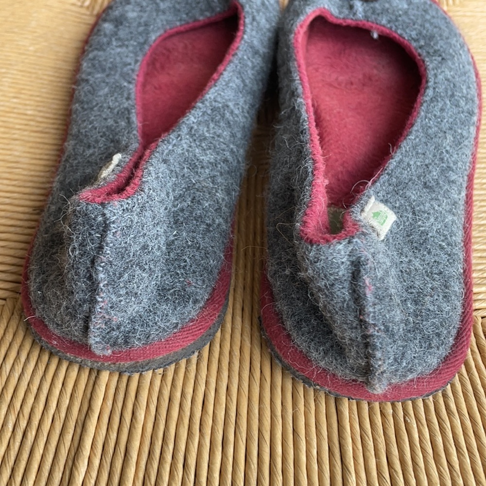 Slippers - Picture 3 of 5